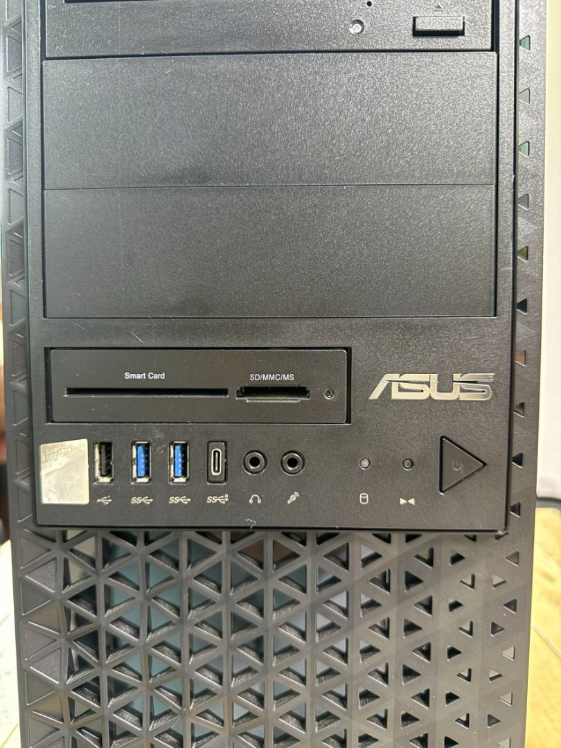 由 bluewave858270 (刊登 ID 1381156403，圖片 2) 提交，位於 新北市 (New Taipei) 的 『Outlet國際』ASUS E500 G7商用工作站/十一代/win 11專業版/含OFFICE/2022年出廠福利品 (類別：電腦)，說明：ASUS E500 G7商用工作站/十一代/win 11專業版/含OFFICE/2022年出廠 福利品 Pro E500 G7 為基本工作站，提供專業效能與彈性擴充能力，適合設計、虛擬化等廣泛的應用。Pro E500 G7 配備最新 Intel W-1300 處理器及 ECC 記憶體，支援 NVIDIA Quadro® 顯示卡及獨立軟體供應商 (ISV) 認證，為您的專業工作流程提供值得信賴的效能、可靠性及保證的相容性。 全新邊框設計 ASUS Pro 系列工作站是專為創作專業人士打造的系統，可為複雜的設計、建模及分析任務提供優異的效能。結合藝術性和功能性的美學設計，ASUS Pro 系列工作站將可滿足最挑剔的設計師