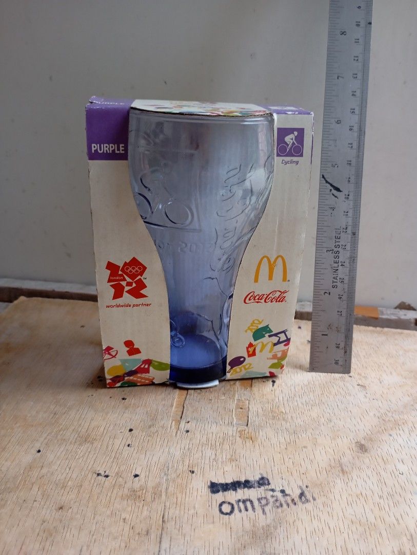 Pajangan gelas McDonald's (Kategori: Pajangan Antik) berada di Jakarta Selatan. Dikirim oleh ompandicollection (ID iklan 1381213655, Gambar 1). Deskripsi: kondisi sesuai foto, gelas beling McDonald's, karton kemasan kurang bagus barang preloved.