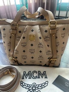 (Category: ) located in . Submitted by prettilicious_haute (Listing ID 1381183826, Image 1). Description: .