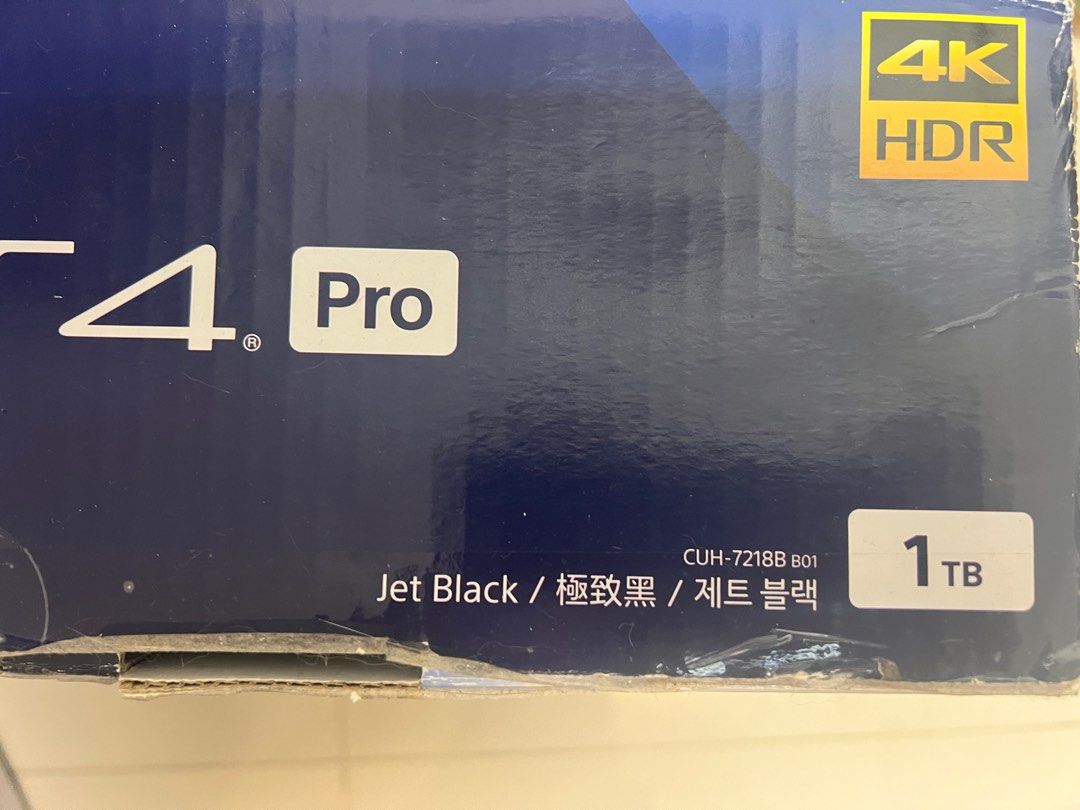 由 anter1201 (刊登 ID 1381219754，圖片 2) 提交，位於 新北市 (New Taipei) 的 降價【PS4pro】狀況超棒完整盒裝！！ (類別：PlayStation)，說明：因自己升級ps5故出售，此ps4過去也陪伴我玩了許多遊戲，我絕對是第一手的擁有者，不用擔心被多次轉賣唷！ 如圖示，系統已經恢復原廠設定！手把正常無飄移！主機孔座都正常！ 商品內容： 主機 手把一支 原廠電源線 原廠HDMI線 原廠手把充電線 原廠說明書 原廠直立架 交易： 歡迎新北面交 。