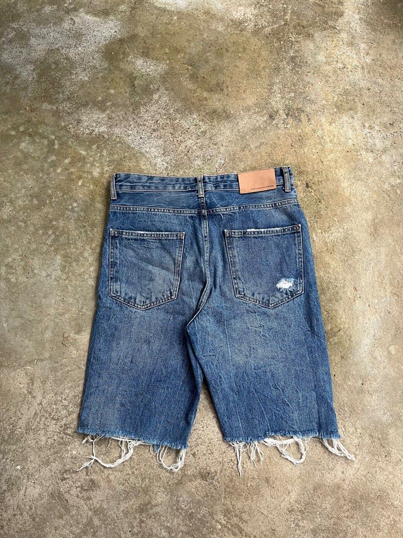 pull&bear jorts (Category: Shorts) located in Angeles City. Submitted by ciicalla (Listing ID 1381179113, Image 2). Description: dimes: 32WL x 22L.