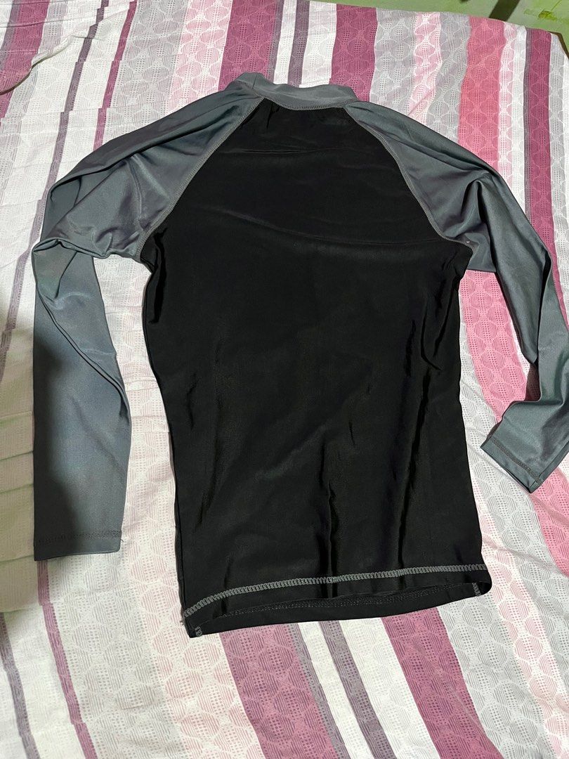Rash Guard Longsleeves (Category: Rash guard) located in Pasig City. Submitted by uriel0021 (Listing ID 1381208752, Image 2). Description: Selling: Unused Rash Guard Color: Black/Grey Size: Medium (but fits more like XS/S due to small sizing) Please see measurements in the photos. Never worn..