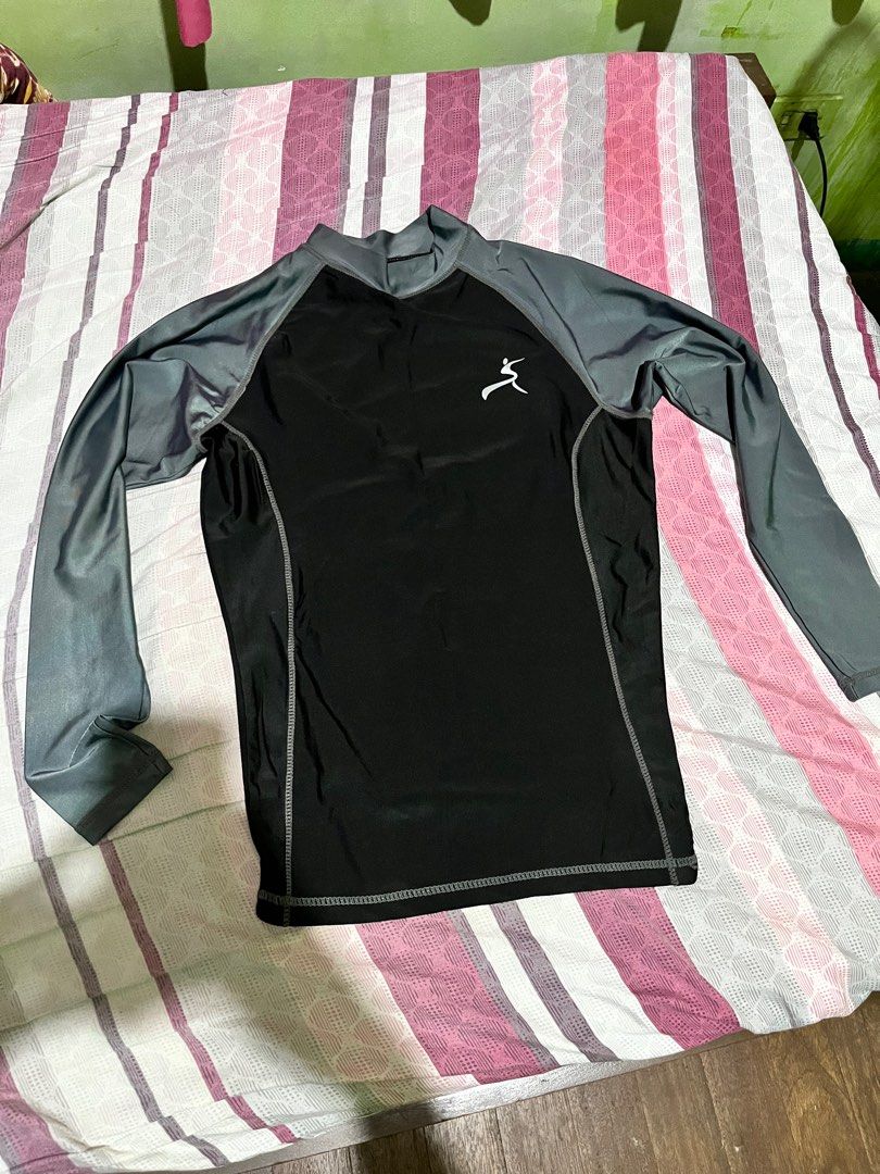 Rash Guard Longsleeves (Category: Rash guard) located in Pasig City. Submitted by uriel0021 (Listing ID 1381208752, Image 1). Description: Selling: Unused Rash Guard Color: Black/Grey Size: Medium (but fits more like XS/S due to small sizing) Please see measurements in the photos. Never worn..