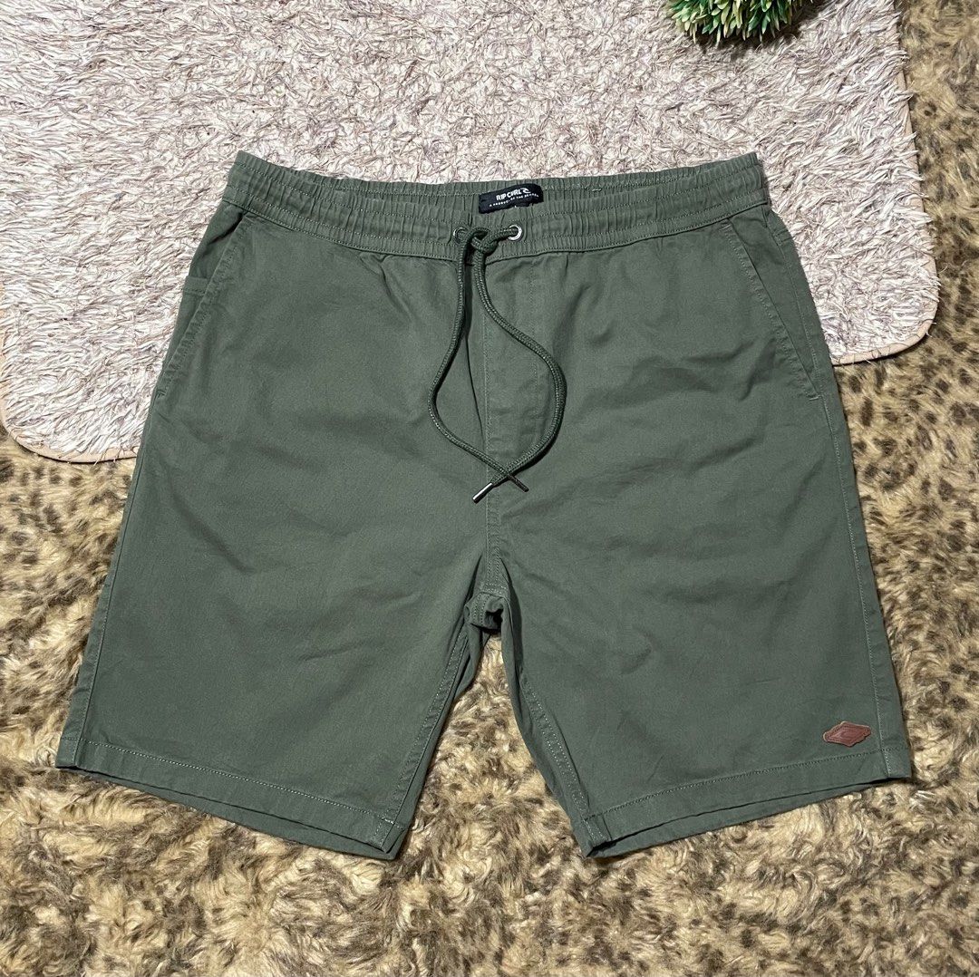Ripcurl classic volley stretch short (Category: Shorts) located in Las Pinas. Submitted by moncaz2461827 (Listing ID 1381230486, Image 3). Description: RIP CURL CLASSIC stretch volley short Size large on tag Waist 33-36 Length 18.5 (above the knee) Good as new condition Leather patch logo Color rate 9.9/10 No issue Mine480+sf.