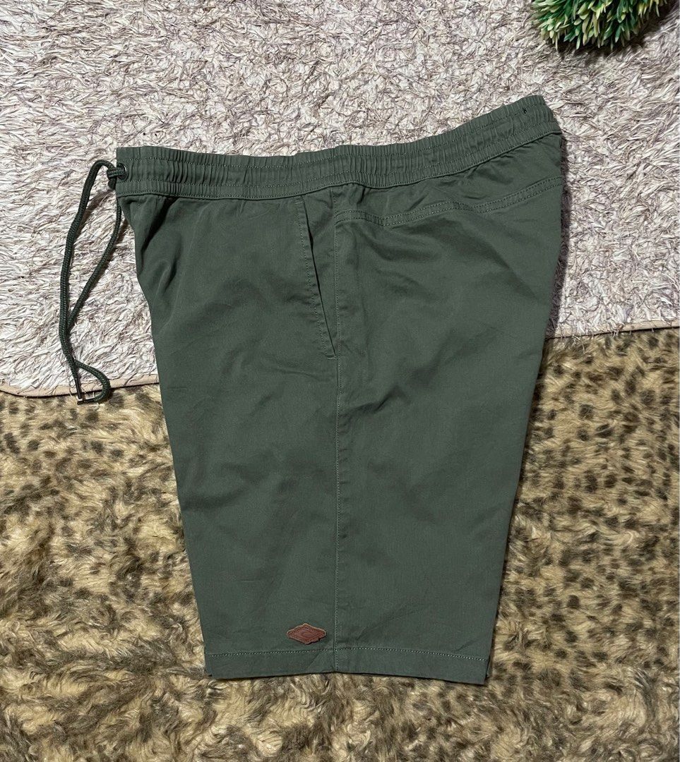 Ripcurl classic volley stretch short (Category: Shorts) located in Las Pinas. Submitted by moncaz2461827 (Listing ID 1381230486, Image 2). Description: RIP CURL CLASSIC stretch volley short Size large on tag Waist 33-36 Length 18.5 (above the knee) Good as new condition Leather patch logo Color rate 9.9/10 No issue Mine480+sf.