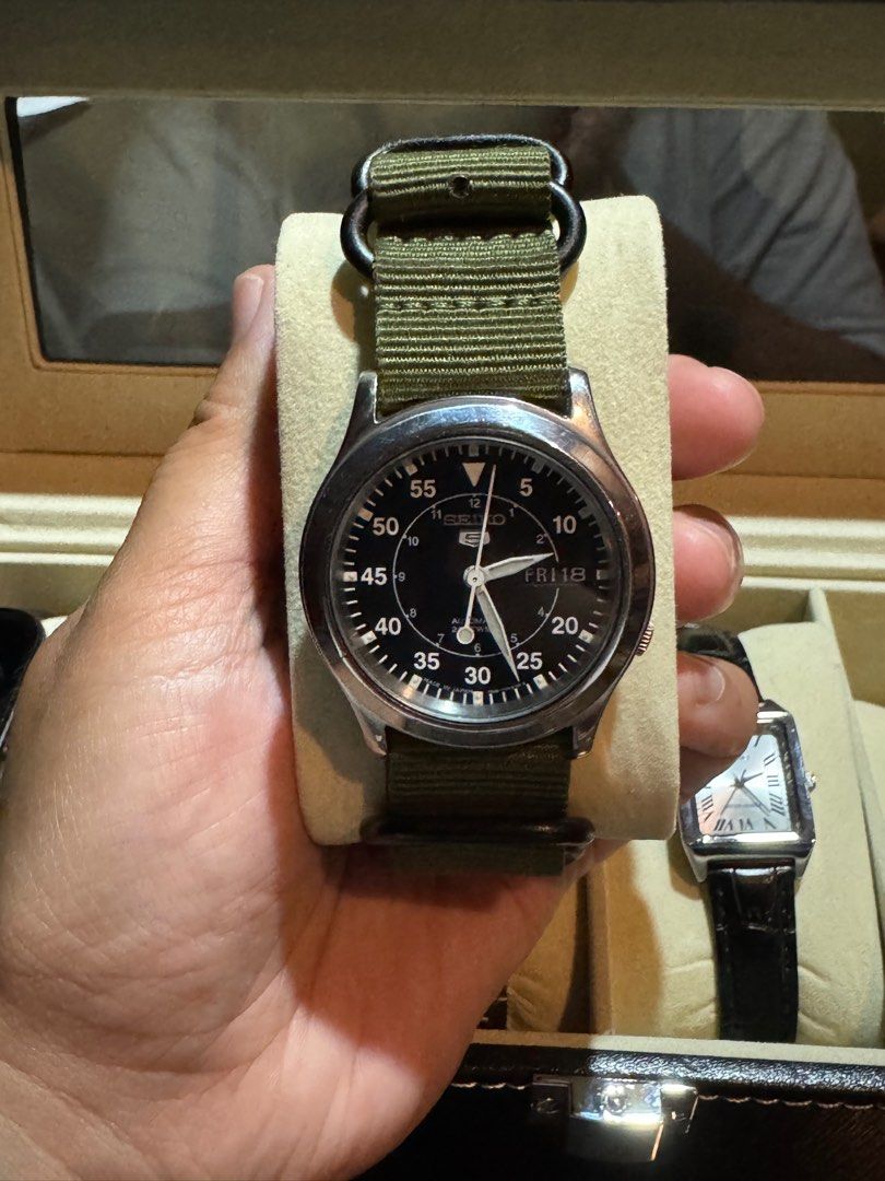 Authentic Seiko 5 Automatic 21 Jewels (Category: Men's Watches) located in Makati City. Submitted by nevonne (Listing ID 1381267346, Image 1). Description: Seiko 5 (Automatic 21 Jewels) Has a date window as well as a glass back Bought in japan a few years ago. No box or papers included. Just the watch and nato strap..