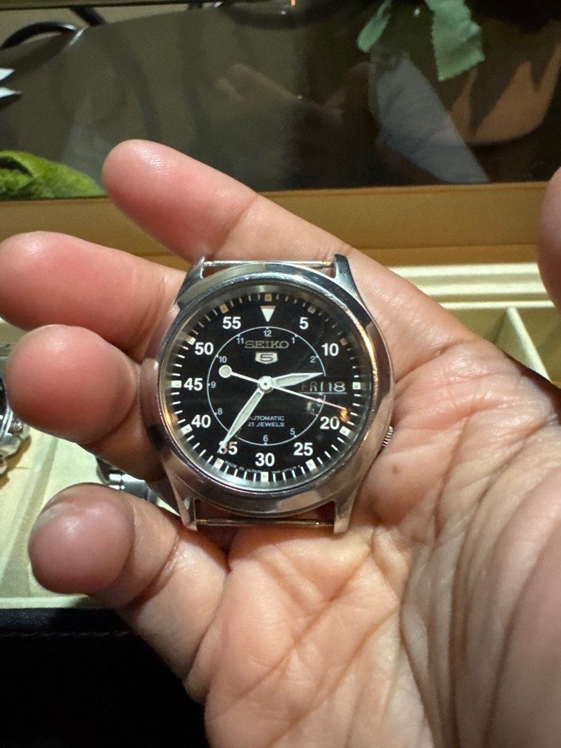 Authentic Seiko 5 Automatic 21 Jewels (Category: Men's Watches) located in Makati City. Submitted by nevonne (Listing ID 1381267346, Image 2). Description: Seiko 5 (Automatic 21 Jewels) Has a date window as well as a glass back Bought in japan a few years ago. No box or papers included. Just the watch and nato strap..
