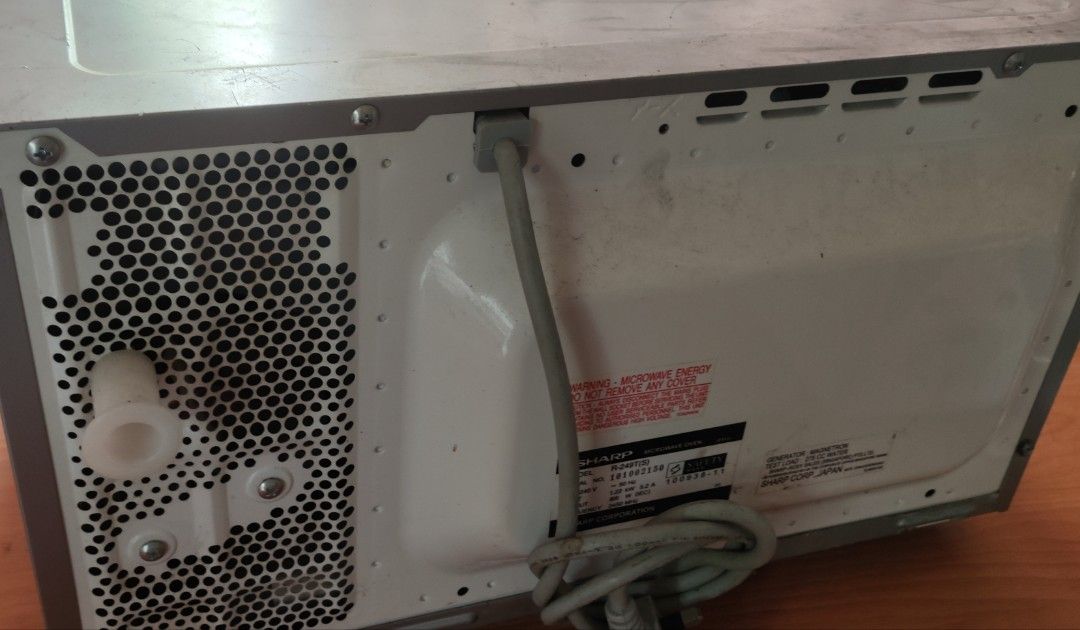 Sharp Microwave (Category: Ovens & Toasters) located in Singapore. Submitted by schweepers (Listing ID 1381125151, Image 2). Description: Barely used. Super new.