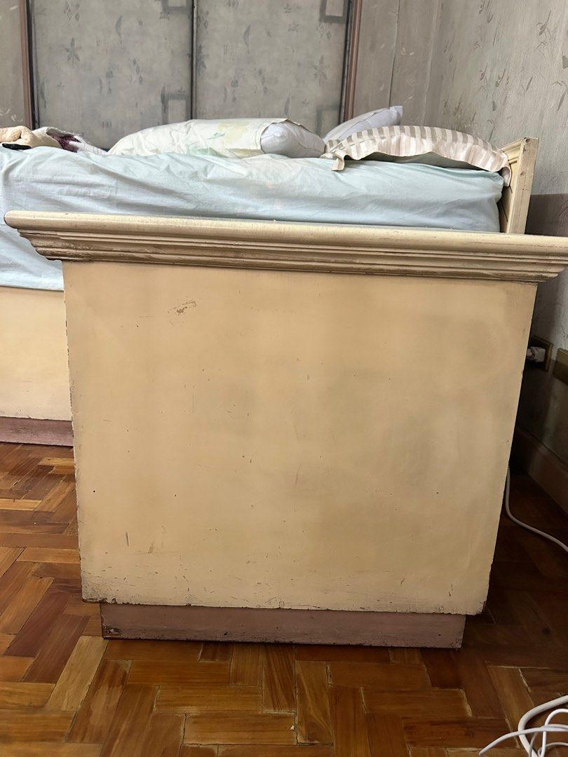 Side table (Category: Other Home Furniture) located in Caloocan City. Submitted by cherylmay2c (Listing ID 1381087220, Image 3). Description: L 65.5cm (25.75in) x D 65.5cm (25.75in) x H 59.5cm (23.5in) .