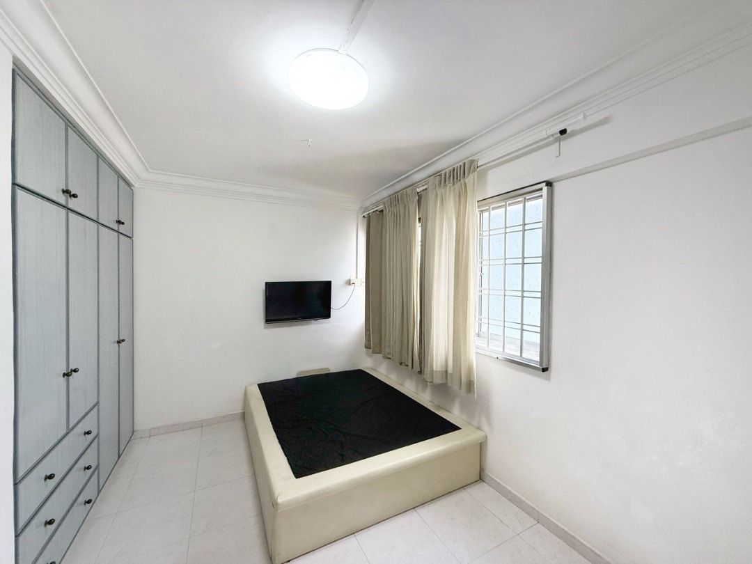 Spacious corner 4 room flat in Bukit Batok for rent - 65024463225679305474113