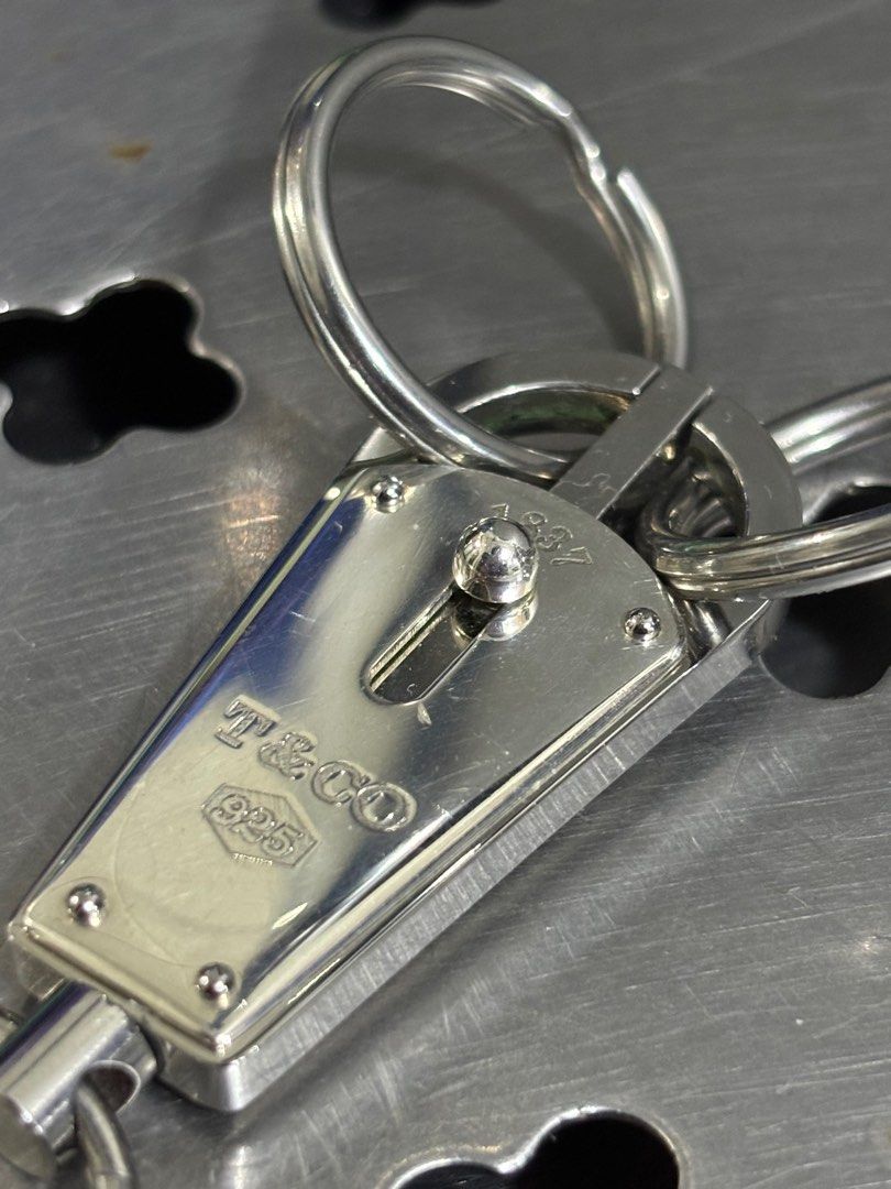 Tiffany & Co. Valet Key Holder (Category: Luxury Accessories) located in Makati City. Submitted by ragrepository (Listing ID 1381229393, Image 3). Description: Tiffany & Co. No inclusions Condition- 8.5/10 Flaw- Minor Scratches .
