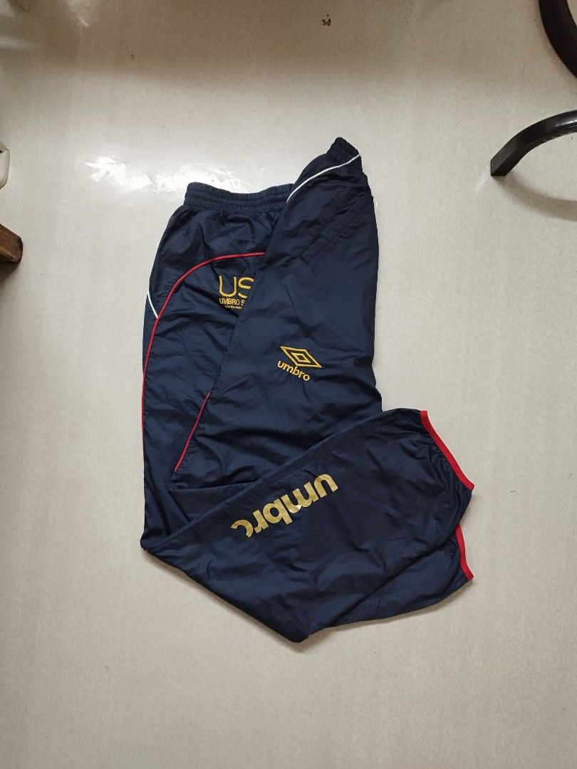 UMBRO X DECENTE (Category: Joggers) located in Caloocan City. Submitted by jbuna104894856 (Listing ID 1381180315, Image 2). Description: have 1 issue - UMBRO letter O is damaged good condition still 9.5 COMFORTABLE LIGHT WEIGHT.