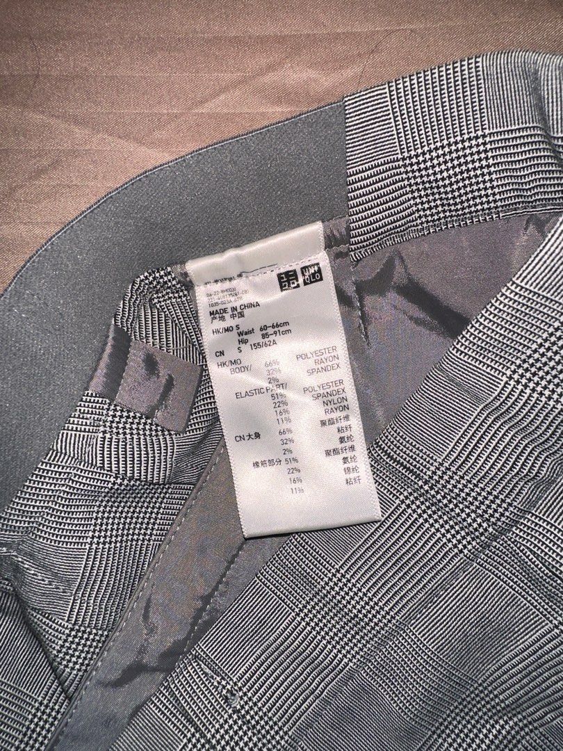 Uniqlo Checkered Trousers (Category: Other Bottoms) located in Manila. Submitted by declutter365days (Listing ID 1381197676, Image 2). Description: Uniqlo Gartered Trousers No damage This can fit up to small Rfs: Doesn’t fit me anymore .