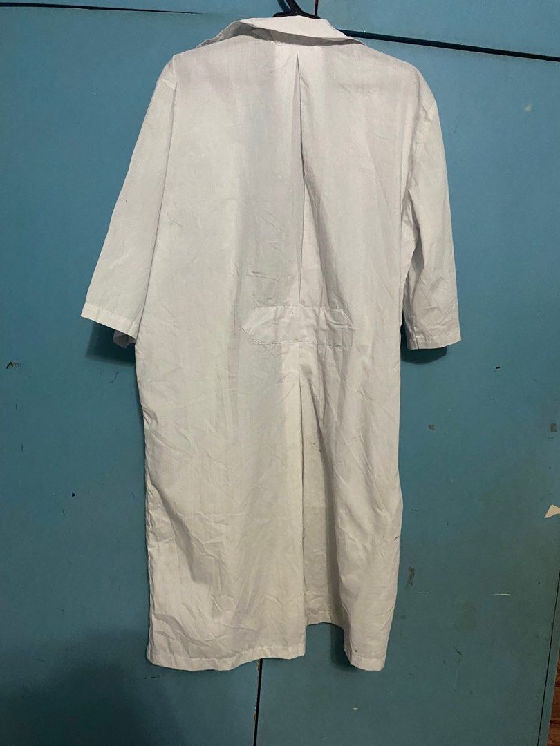 UNISEX Laboratory gown (Category: Medical Supplies & Tools) located in Quezon City. Submitted by elmiras_closet (Listing ID 1381212010, Image 3). Description: unisex one button missing .