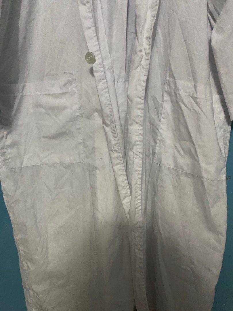 UNISEX Laboratory gown (Category: Medical Supplies & Tools) located in Quezon City. Submitted by elmiras_closet (Listing ID 1381212010, Image 2). Description: unisex one button missing .