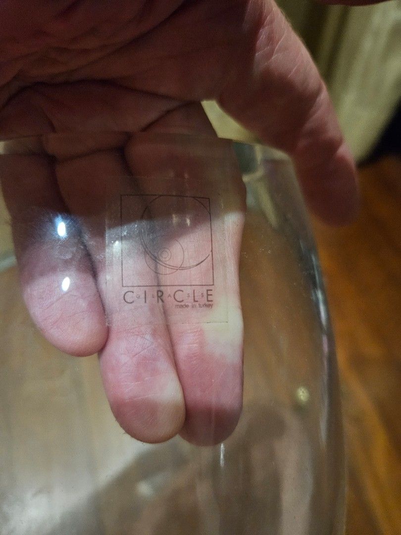 Vase. Glass.65074664956929111