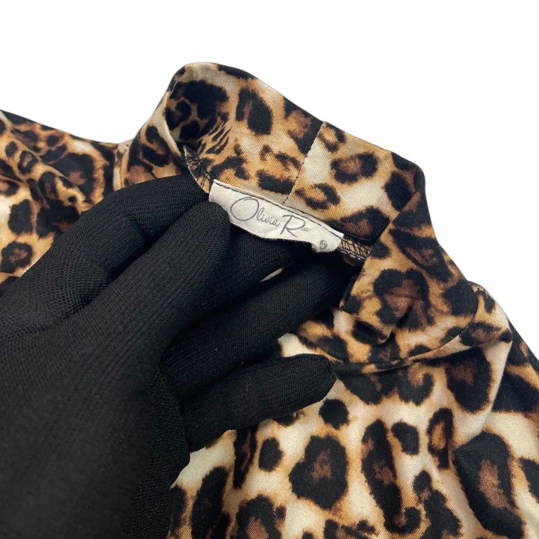 Vintage Olivia Rae Leopard Turtle neck Long Sleeves (Category: Longsleeves) located in Urdaneta. Submitted by strange_standard (Listing ID 1381226148, Image 3). Description: W-18 L-21 Issue-None Item Condition-10/10 Color rate-10/10.