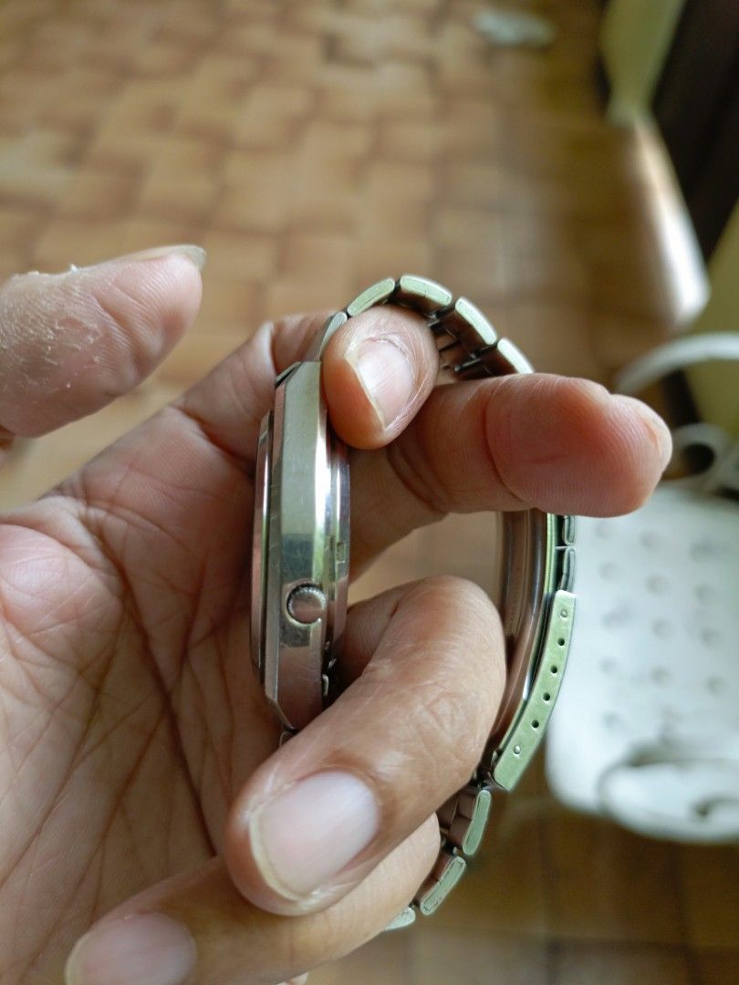 Vintage seiko 5 automatic watch (Category: Men's Watches) located in Paranaque City. Submitted by timeforus (Listing ID 1381106482, Image 2). Description: good working condition. issue is scratched glass. kayo na magpalit or buff.