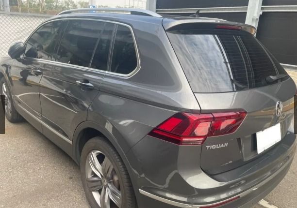 由 yanxiuman (刊登 ID 1381134351，圖片 3) 提交，位於 新北市 (New Taipei) 的 Volkswagen Tiguan 2018款 灰色 全廠認證車 車商勿擾 (類別：汽車出售)，說明：🎶顏色：灰色 🎶排氣量：2.0L 🎶出廠：2018 🎶行駛里程：7萬公里 胎壓偵測 循跡系統 Keyless免匙系統 煞車輔助系統 防盜系統 安全氣囊 中控鎖 ABS防鎖死 👍最有公信力的認證 👍車況與認證表不符 , 退車並全額退費 👍車況及里程公開化 👍檢定報告 🧸因車價划算、車況認證，詢問人數多，請提前預約看車 🎀我也可為您尋車!告訴我您的需求與預算，讓我為您圓夢 ✅可分期 ✅可貸款✅車換車 🎀貸款配合/協助分期 ⚠️車商販售 非自售 請車行勿擾⚠️ 🉑全台北中南皆有服務據點 歡迎私訊預約賞車 🎊請提前私訊預約賞車 🎊請提前私訊預約賞車 🎊請提前私訊預約賞車 全廠認證車 車商勿擾 滿小姐:0️⃣9️⃣0️⃣5️⃣3️⃣6️⃣1️⃣0️