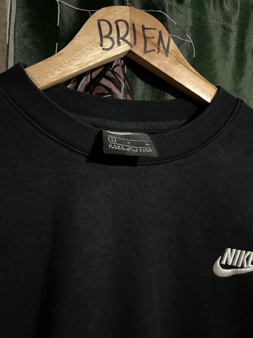 2 Nike crewneck (Category: Hoodies) located in Bacolod City. Submitted by thysecond2.fresh (Listing ID 1381403807, Image 2). Description: Nike crewneck Both small Issue: None Color rate:9.8/10 Both Location: Negros occidental.