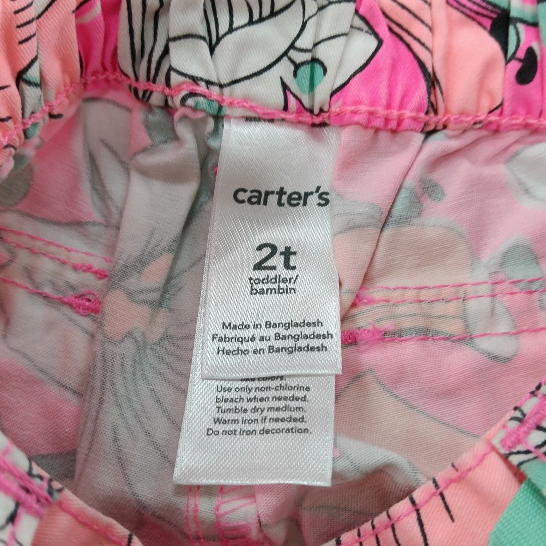 由 lala318 (刊登 ID 1381324469，圖片 3) 提交，位於 台中市 (Taichung) 的 「2手童裝」Carter's短褲 (類別：嬰兒及兒童流行時尚)，說明：❤️Carter's粉色花褲❤ ✏️無破損/無污漬 ✏️褲子標示：2T ✏️全長：22cm ✏️腰圍：22cm<伸縮>。