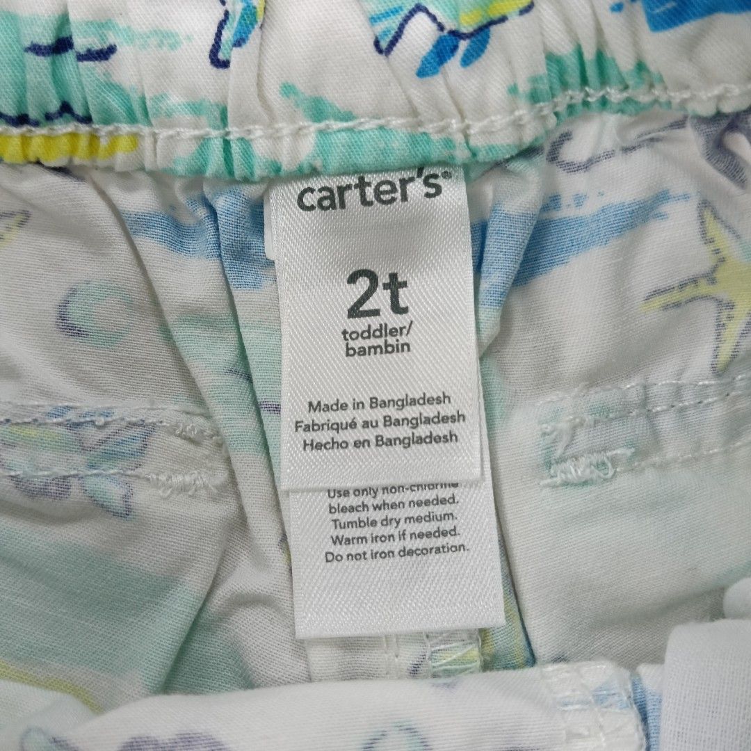 由 lala318 (刊登 ID 1381325609，圖片 3) 提交，位於 台中市 (Taichung) 的 「2手童裝」Carter's短褲 (類別：嬰兒及兒童流行時尚)，說明：❤️Carter's藍色花褲❤ ✏️無破損 ✏️有不明顯污漬<第4張照片> ✏️褲子標示：2T ✏️全長：22cm ✏️腰圍：22cm<伸縮>。