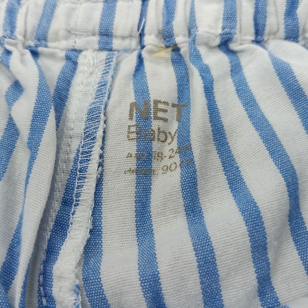 由 lala318 (刊登 ID 1381332716，圖片 3) 提交，位於 台中市 (Taichung) 的 「2手童裝」NET短褲 (類別：嬰兒及兒童流行時尚)，說明：❤️NET藍白色直條紋短褲❤ ✏️無破損/無污漬 ✏️褲子標示：24M ✏️全長：20cm ✏️腰圍：24cm<伸縮>。