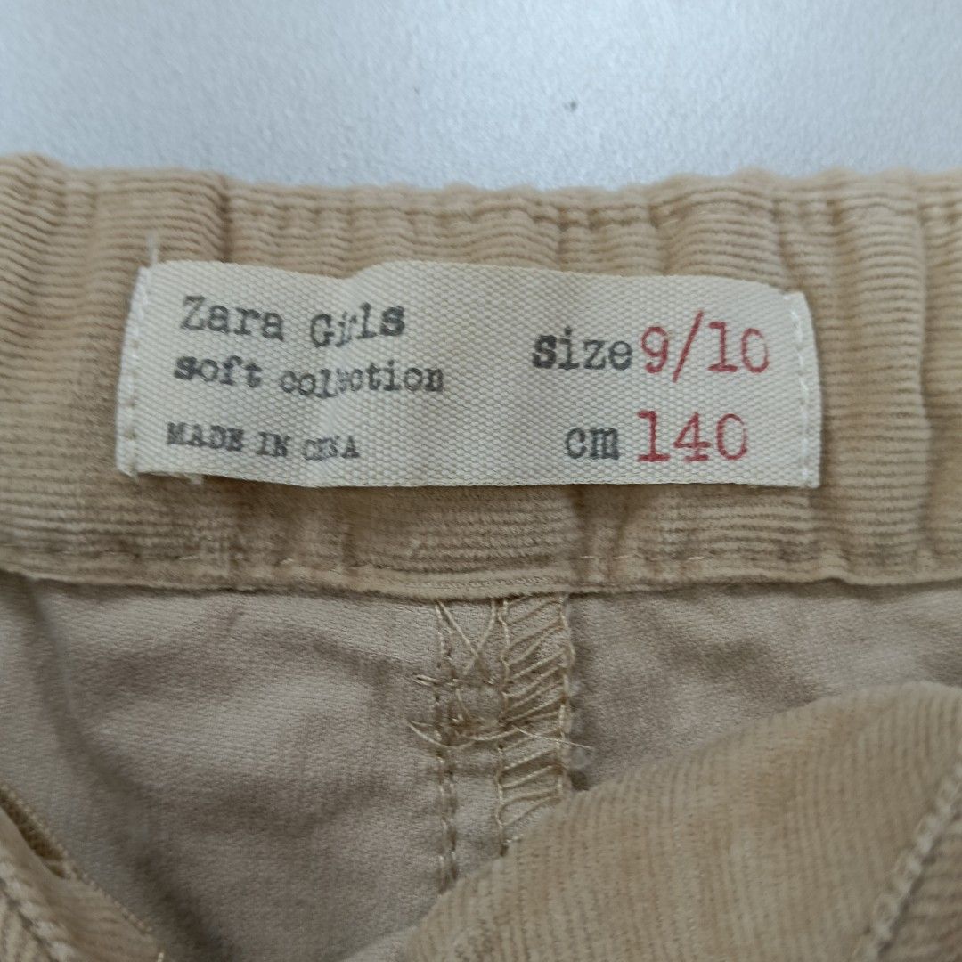 由 lala318 (刊登 ID 1381386740，圖片 3) 提交，位於 台中市 (Taichung) 的 「2手童裝」Zara短褲 (類別：嬰兒及兒童流行時尚)，說明：❤Zara卡其色短褲❤ ✏️無污漬 ✏️褲頭有拆線後的洞<第4張照片> ✏️褲子標示：140cm ✏️全長：29cm ✏️腰圍：34cm<伸縮>。
