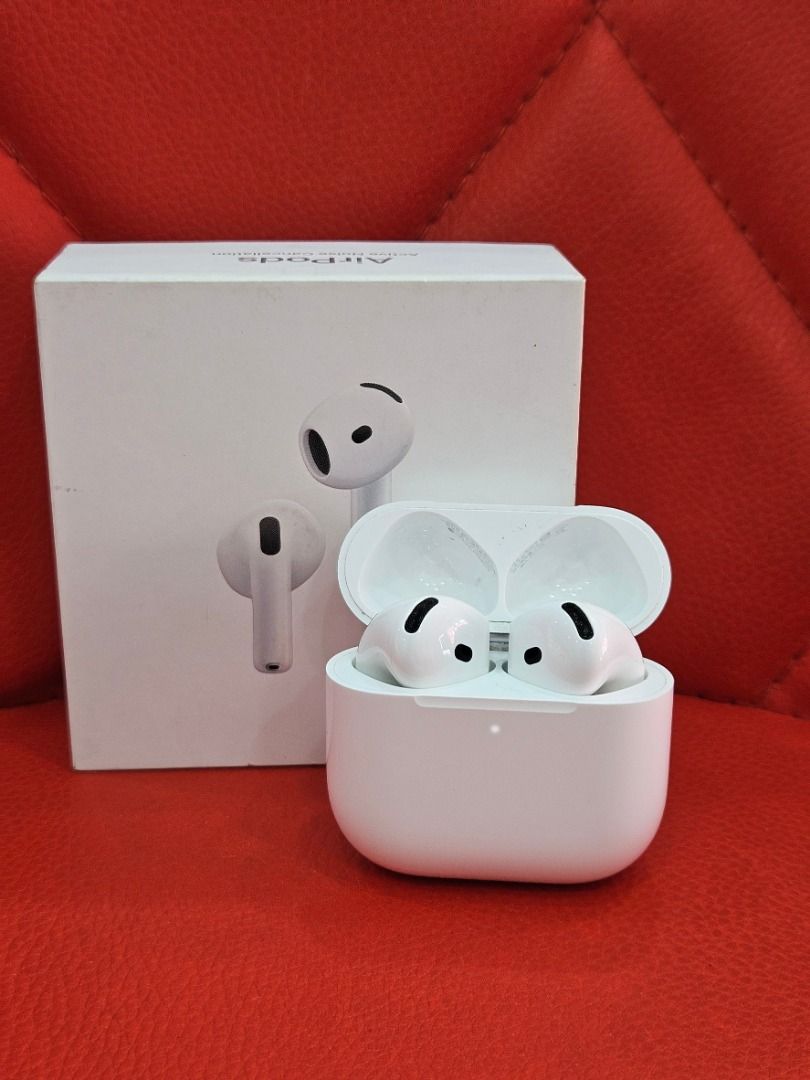 由 elba_digital (刊登 ID 1381348364，圖片 1) 提交，位於 高雄市 (Kaohsiung) 的 【艾爾巴二手】AirPods 4 (A3055 A3056 A3059) 主動式降噪版#二手藍芽耳機#桃園店2TQQD (類別：耳機)，說明：Airpods 4 主動降躁版 A3055/A3056/A3059 藍芽連接/功能按鍵皆正常 外觀正常使用痕跡，充電盒有些微髒污和刮傷，其餘如圖所示。 ▻ 請 務 必 、務 必 、務 必 、詳 閱 內 文 後 再 下 單 💠有含配件 : 原廠盒裝 耳機S/N序號後五碼：********** 2TQQD 歡迎門市取貨"免運費"~現貨在✨桃園✨ 也可調至全台各分店 ※商品線上與門市同步銷售中,下單前可詢問庫存 🉑新舊機可貼換 艾爾巴數位通訊 桃園店 桃園市桃園區春日路317號 0979-420087 營業時間: 中午11:00-晚上8:30 LINE:@439wstyt 14天內商品有問題可全額退款 本賣場中古機皆有來源合法