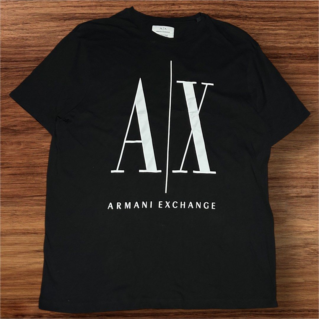 由 shop_peace (刊登 ID 1381456191，圖片 1) 提交，位於 台中市 (Taichung) 的 ARMANI EXCHANGE短袖T恤 尺寸L 肩寬49公分/胸寬55公分/衣長74公分 約9成新 售$800 (類別：T恤、Polo衫)，說明：ARMANI EXCHANGE短袖T恤 尺寸L 肩寬49公分/胸寬55公分/衣長74公分 約9成新 售$800。