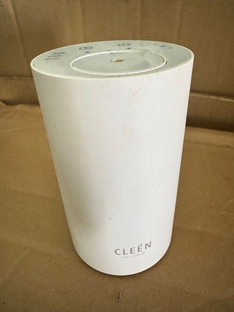 aroma diffuser (Category: Artificial Plants & Flowers) located in Kuantan. Submitted by hapiguyz (Listing ID 1381316471, Image 1). Description: sell reason：rare used original buy：Rm236.70 .