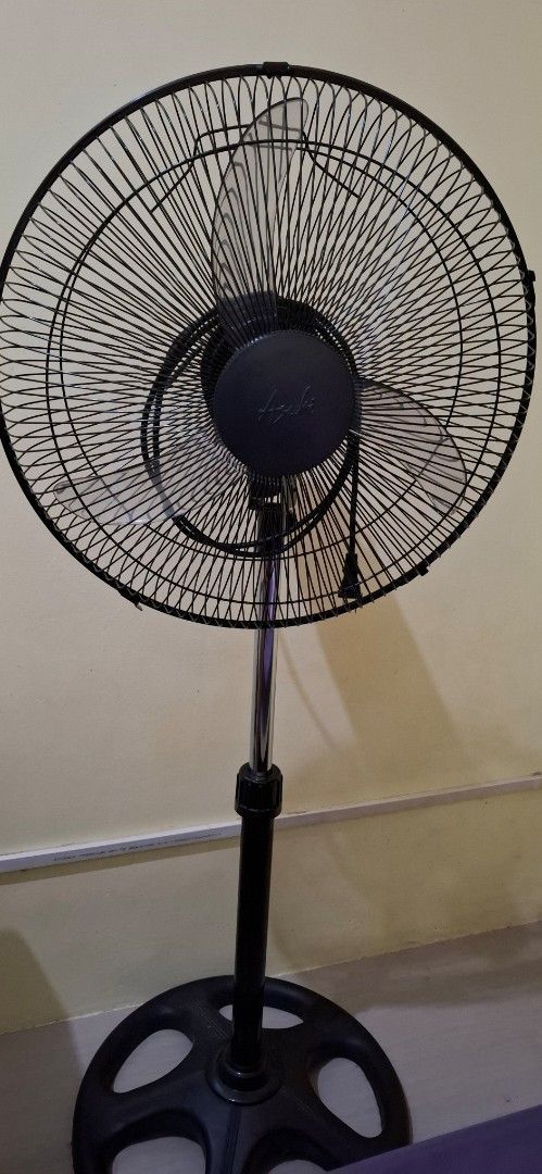 Asahi 16" Stand Fan (Category: Fans) located in Manila. Submitted by dm_ca (Listing ID 1347338766, Image 1). Description: Bought in April 2024 16" blade 65w No issue Malakas ikot RFS: Moving out.