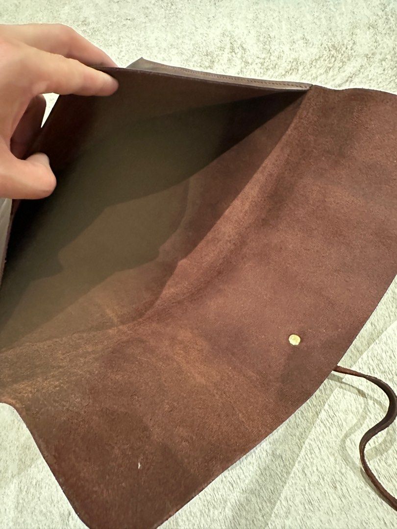 Authentic Leather Laptop case / sleeve (Category: Laptop Bags & Sleeves) located in Makati City. Submitted by victorvillareal (Listing ID 1381376819, Image 3). Description: .