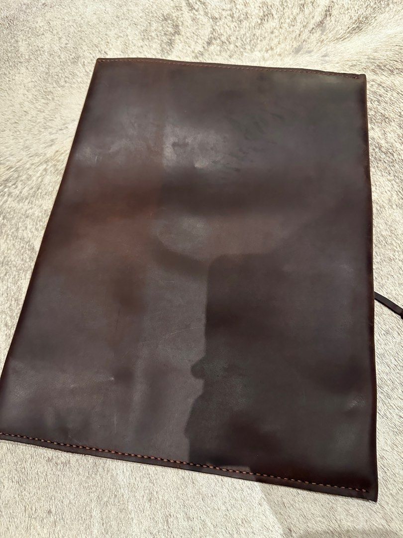 Authentic Leather Laptop case / sleeve (Category: Laptop Bags & Sleeves) located in Makati City. Submitted by victorvillareal (Listing ID 1381376819, Image 2). Description: .