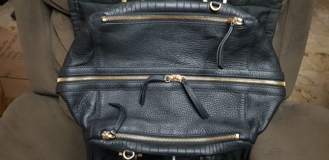 Black Rouge & Lounge croc design handbag (Category: Cross-body Bags) located in Quezon City. Submitted by practibagsplusmnl (Listing ID 1381363779, Image 3). Description: Black Rouge & Lounge croc design handbag; can be 2-way or cross-body if you add a sling (with sling holders); 3 zippered compartments, the middle with 2 zipper-heads. Medium to large, roomy bag. Made in Korea..