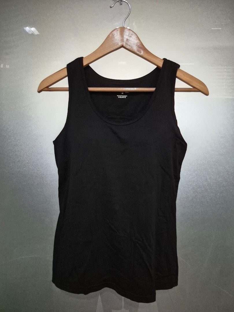 Bra Top (Category: Sleeveless) located in Quezon City. Submitted by akcstuff (Listing ID 1381423123, Image 1). Description: Size: M Color: Black Material: Cotton/Spandex.