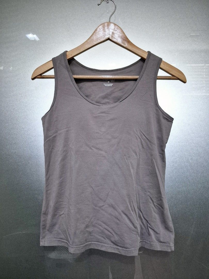 Bra Top (Category: Sleeveless) located in Quezon City. Submitted by akcstuff (Listing ID 1381423356, Image 1). Description: Size: M Color: Grayish brown Material: Cotton/Spandex.