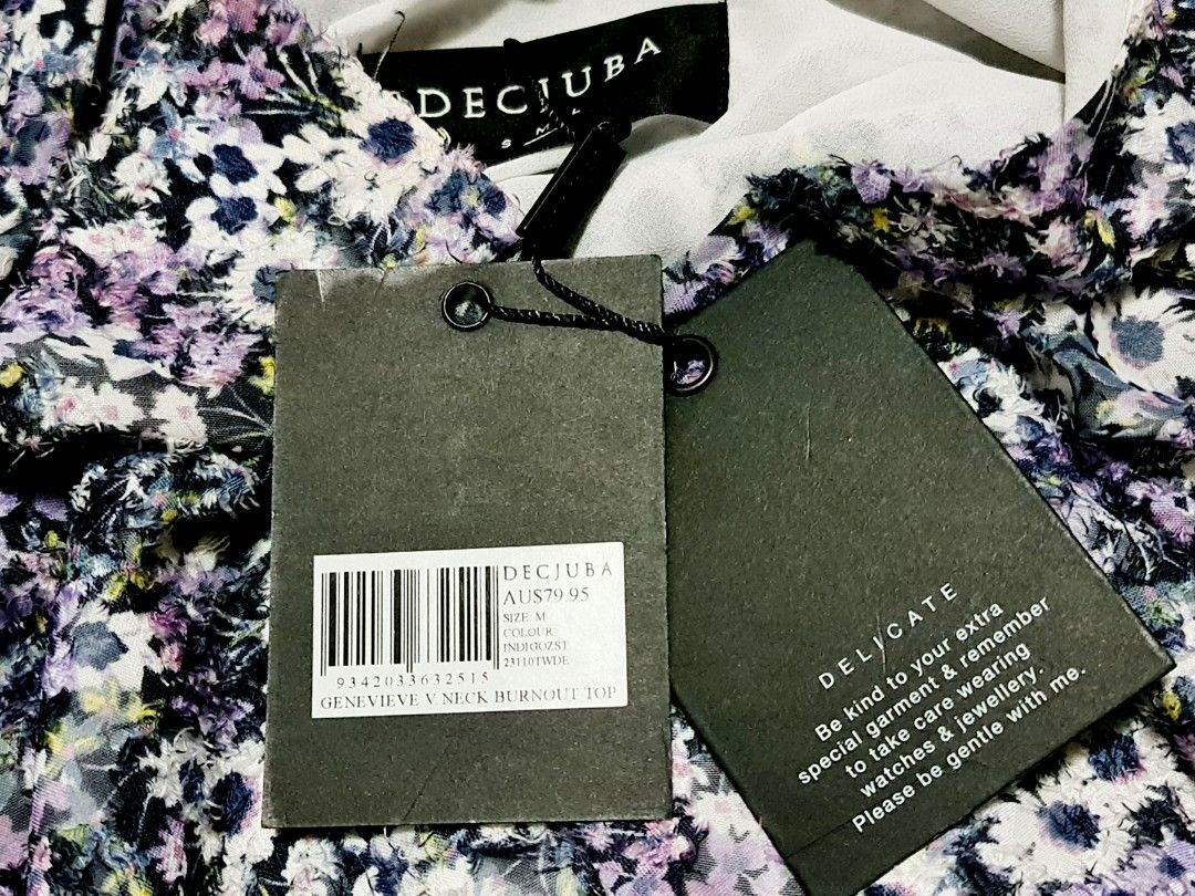 Brand New Decjuba V Neck Top(Size M) (Category: Women's Clothes) located in Sydney. Submitted by desirably (Listing ID 1381401286, Image 3). Description: Brand new Decjuba Genevieve V Neck Burnout Top(Size M) for $30(RRP $79.95). Brand new with tags. Pick up from Marrickville. Pls feel free to check out my other listings..