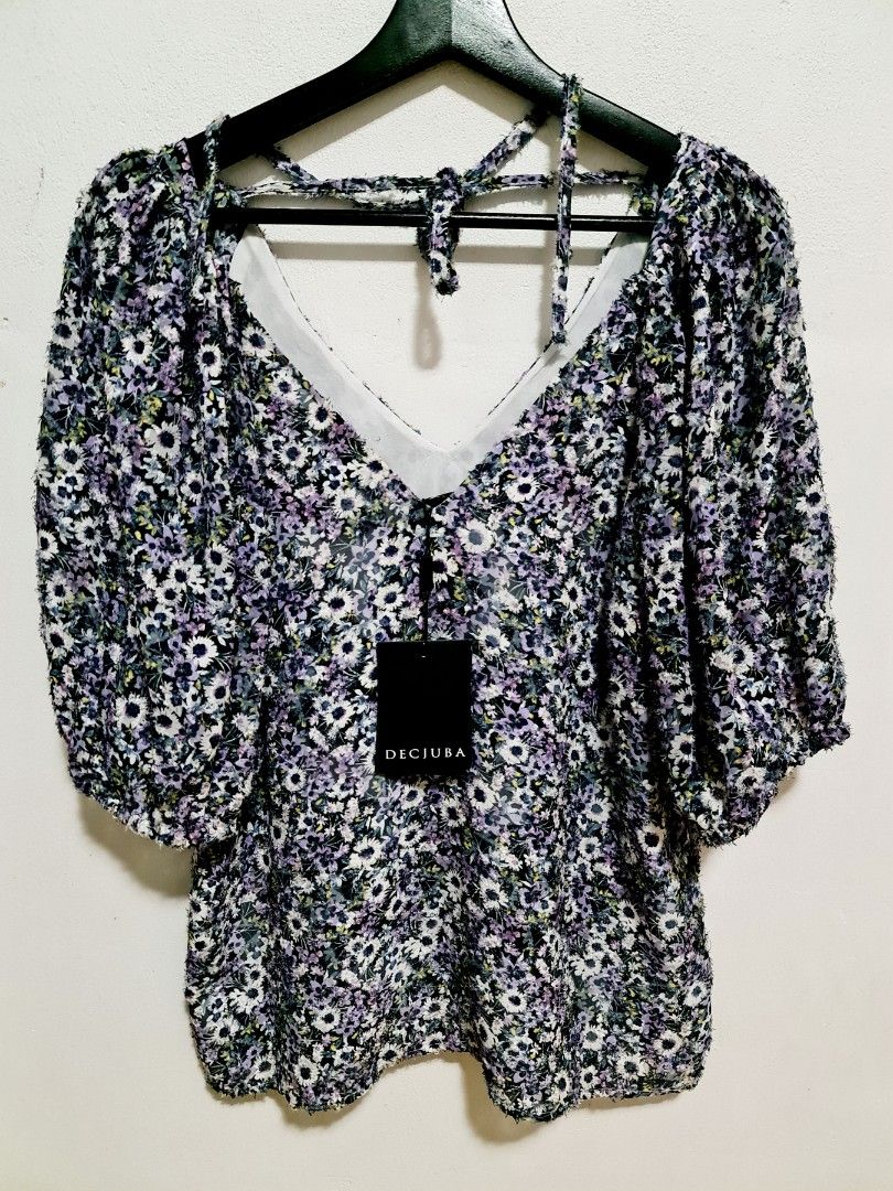 Brand New Decjuba V Neck Top(Size M) (Category: Women's Clothes) located in Sydney. Submitted by desirably (Listing ID 1381401286, Image 2). Description: Brand new Decjuba Genevieve V Neck Burnout Top(Size M) for $30(RRP $79.95). Brand new with tags. Pick up from Marrickville. Pls feel free to check out my other listings..