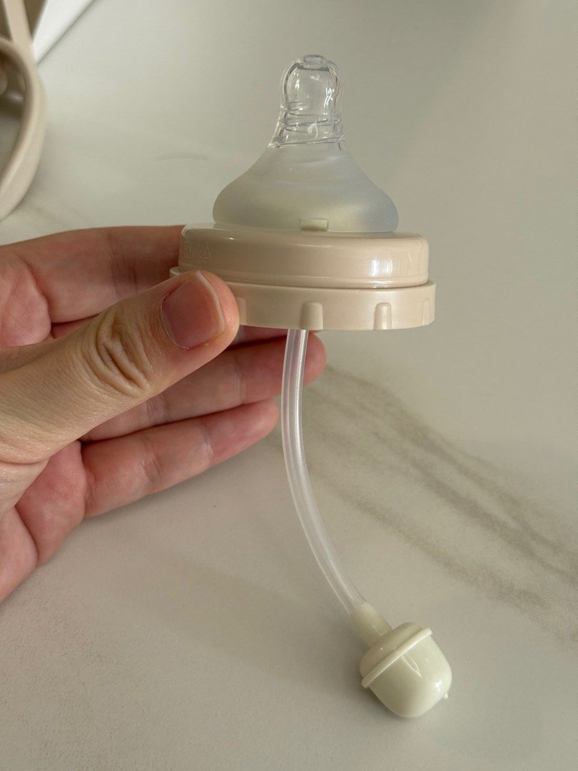 Brand NEW Simba Bottle Parts & Accessories (Category: Breastfeeding & Bottle Feeding) located in Kuala Lumpur. Submitted by bubuxoxo (Listing ID 1381366028, Image 2). Description: Wide Neck Handle x 1 Wide Neck Cap & Collar x 1 Wide Neck Patented Straw x 2 Wide Neck Bottle anti-colic Nipple/ Teat (Round Hole) S (0-3 months) x 1 .