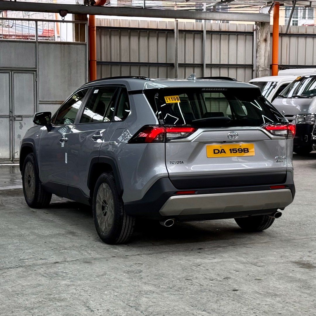 BRANDNEW RAV4 LTD HYBRID Auto (Category: Used Cars) located in Paranaque City. Submitted by JCRCAUTOQUALITYCARS (Listing ID 1381415775, Image 3). Description: BRANDNEW RAV4 LTD HYBRID 100 kms only Full options BELOW SRP 3 years registered On hand unit SUCAT PARANAQUE AREA FOR VIEWING .