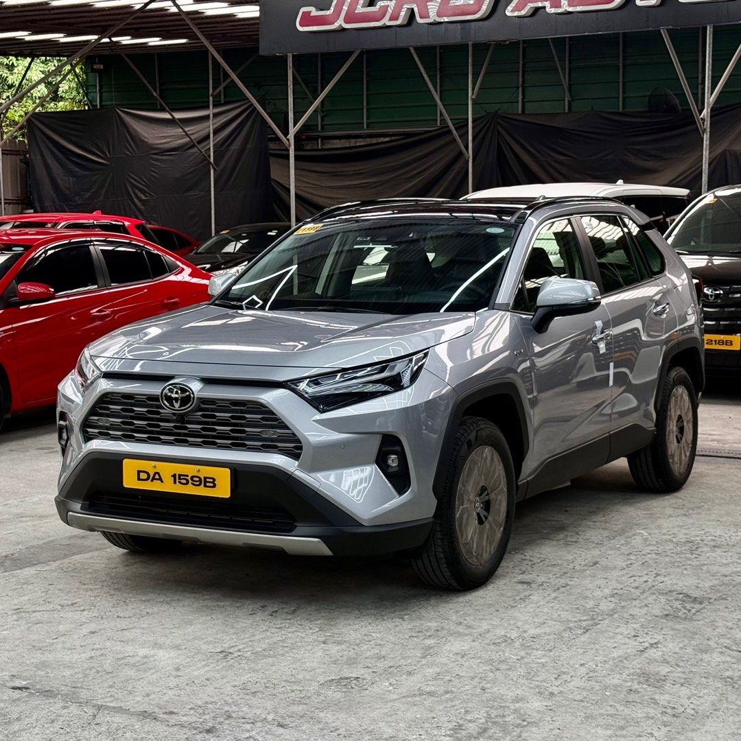 BRANDNEW RAV4 LTD HYBRID Auto (Category: Used Cars) located in Paranaque City. Submitted by JCRCAUTOQUALITYCARS (Listing ID 1381415775, Image 2). Description: BRANDNEW RAV4 LTD HYBRID 100 kms only Full options BELOW SRP 3 years registered On hand unit SUCAT PARANAQUE AREA FOR VIEWING .
