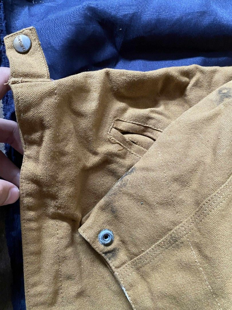 Carhartt Detroit Jacket (Category: Coats, Jackets and Outerwear) located in Cebu City. Submitted by amanciopaulo723 (Listing ID 1381460521, Image 2). Description: Size: M mens Issues: Oxidized buttons and possibly zipper. (It still opens and closes) Inner lining ripped at the arm area (fixable) Price is negotiable.