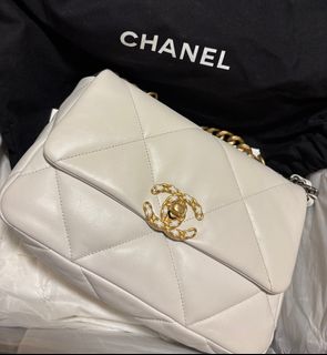 (Category: ) located in . Submitted by sheneedstosell (Listing ID 1381408899, Image 1). Description: .