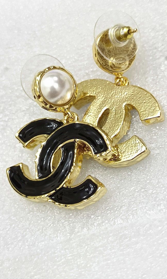Chanel dangling earrings (Category: Luxury Accessories) located in Manila. Submitted by blings_thingies (Listing ID 1381389511, Image 2). Description: .