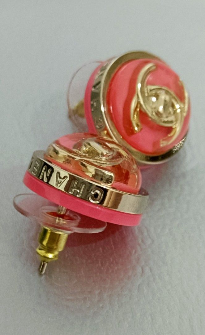 Sale Chanel Earrings (Category: Luxury Accessories) located in Imus. Submitted by LUXunBOX (Listing ID 1380399560, Image 2). Description: .