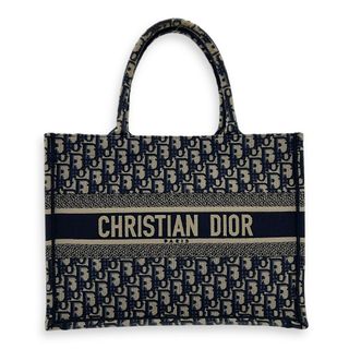 (Category: ) located in . Submitted by carousellluxury (Listing ID 1381355229, Image 1). Description: .