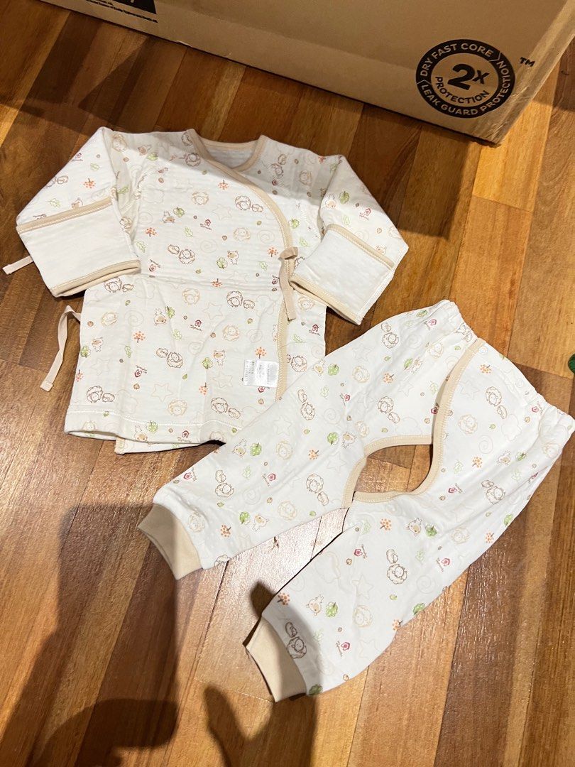 cotton (Category: Babies & Kids Fashion) located in Kuala Lumpur. Submitted by tomato8888tomato (Listing ID 1381360236, Image 1). Description: girl n boy 6month 男孩女孩都可以，原价95元.