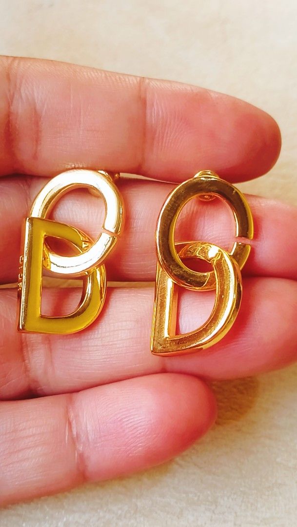 Dior earrings from japan (Category: Luxury Accessories) located in Manila. Submitted by osaze_27japanbags (Listing ID 1381330860, Image 3). Description: Dior earrings from japan no flaws with stamp with gift box kindly pm me.
