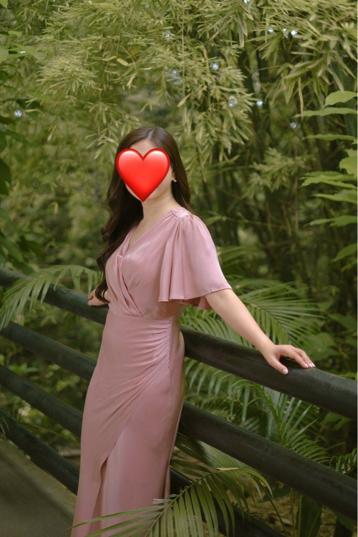 Evernew dress/gown (Category: Dresses) located in Makati City. Submitted by stufflookup (Listing ID 1358256473, Image 2). Description: Open for rent (1000) for 3days +100/day if failed to return after 3 days 2000 deposit, will be refunded in full For sale: 3,500 Used once for 30mins during wedding prep shoot Size 36/ Small Altered the length to fit 5'1" (upto 5'3) .